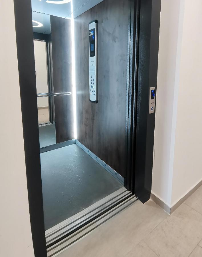 Stylish One Bedroom Apartment Podgorica Exterior foto
